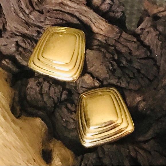 Vintage MCM Costume Gold Tone & Geometric Shape Stud Post Earrings - Picture 4 of 8